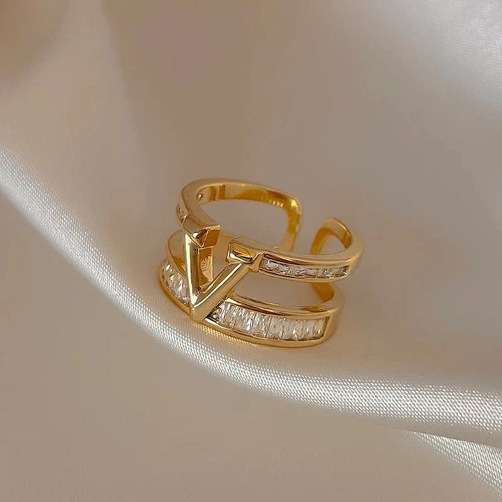 Skanto | Laget "V" Diamantring