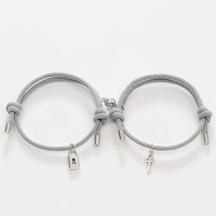 Skanto | Lås og nøkkel magnetisk snorarmbånd sett