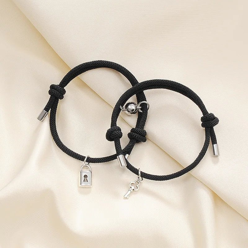 Skanto | Lås og Nøkkel Magnetisk Tau Armbånd Sett