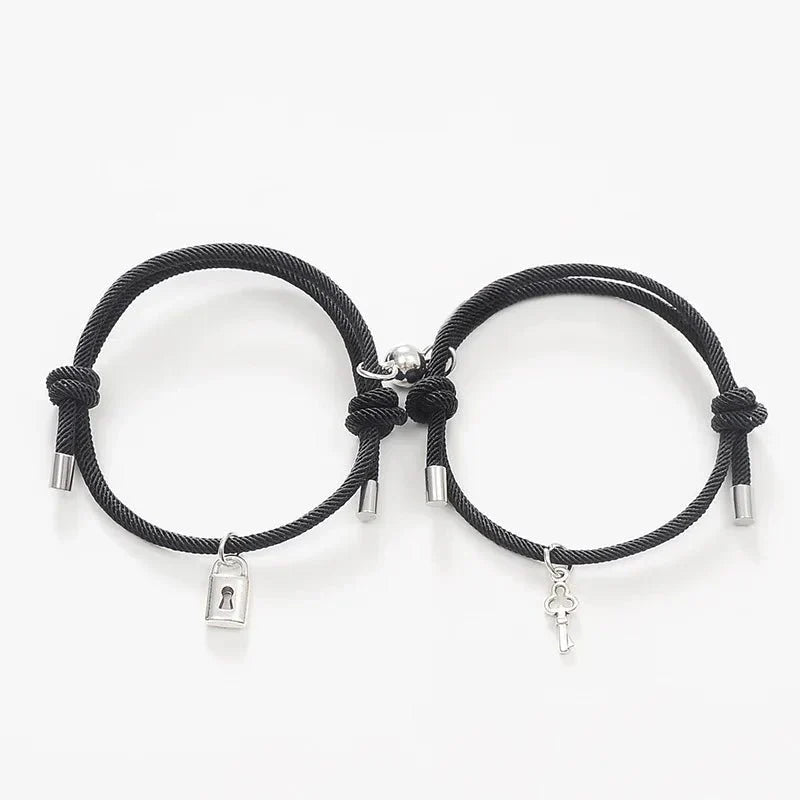 Skanto | Lås og nøkkel magnetisk snorarmbånd sett