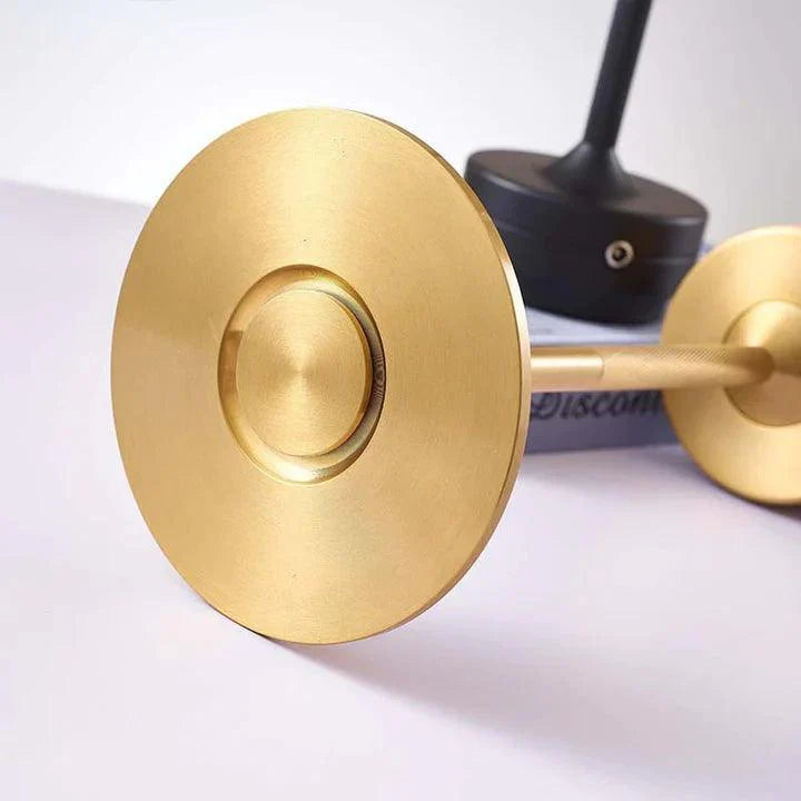 Skanto | Stilig lampe som du kan lade trådløst!