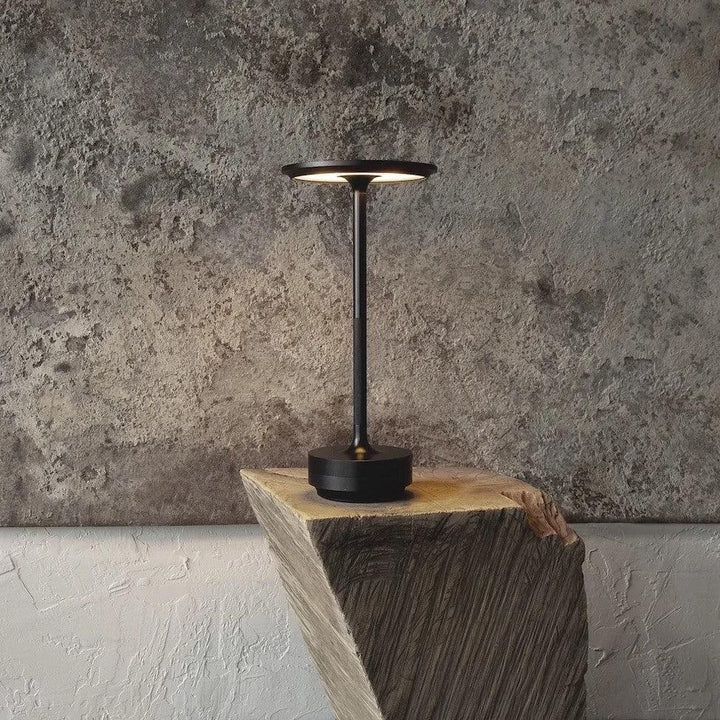 Skanto | Stilig lampe som du kan lade trådløst!