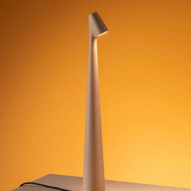 Lys bærbar bordlampe Skanto