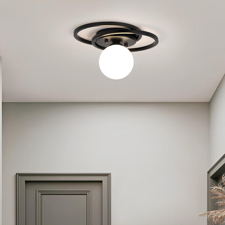 Skanto | LumiNoble | Tidøs lysekrone med gylden LED-kule design