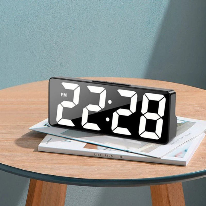 Skanto | LumiTime – LED Digital Vekkerklokke med Temperaturvisning