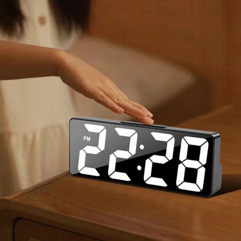 Skanto | LumiTime – LED Digital Vekkerklokke med Temperaturvisning