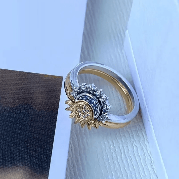 Skanto | HELIARA RING – Sterling Silver Crystal Ring med Sol & Måne Design
