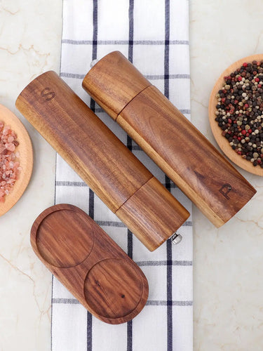 Frendorf | Luksus tre salt- og pepperkvernsett med brett - WoodSpice