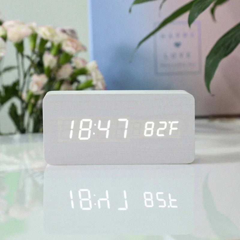 Skanto | Minimalistisk LED Klokke | Tre