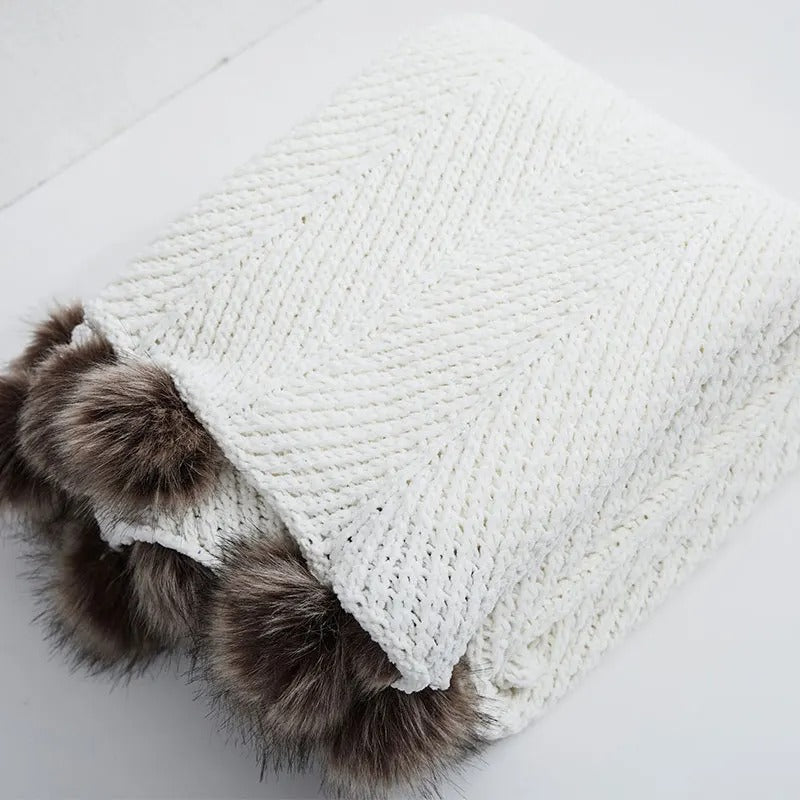 Skanto | KnitPom - Søtt Pompon Chenille Teppe