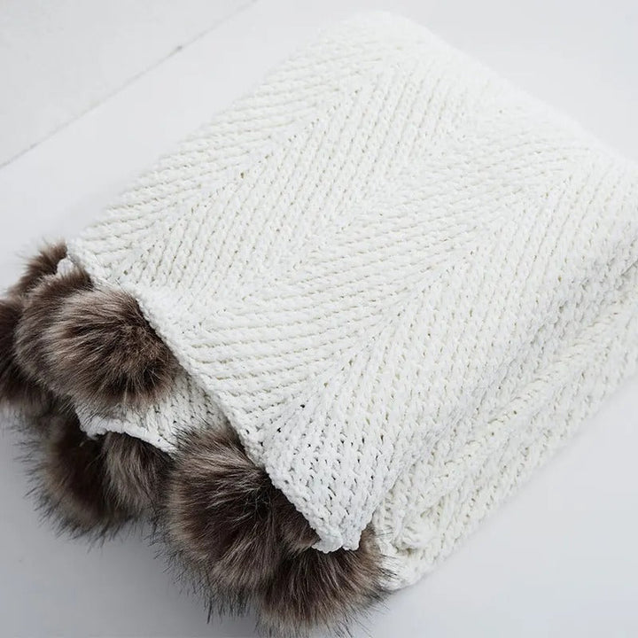 Skanto | KnitPom - Søtt Pompon Chenille Teppe