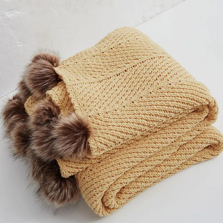 Skanto | KnitPom - Søtt Pompon Chenille Teppe