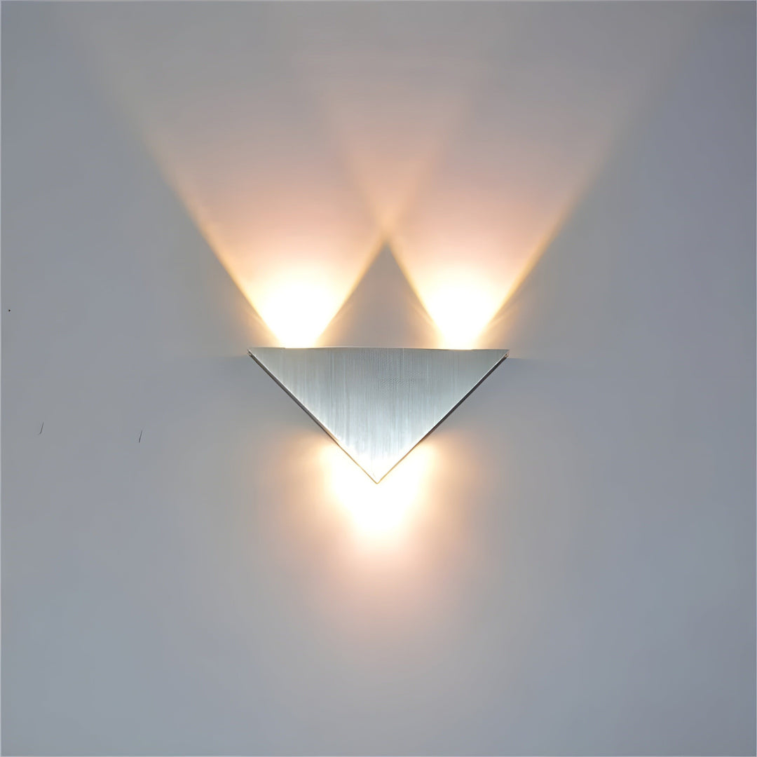Skanto | Lys - Moderne Trekant Vegglampe LED Vegglampe