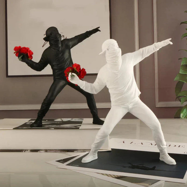 BloomThrower Moderne Flower Thrower Statue Skanto
