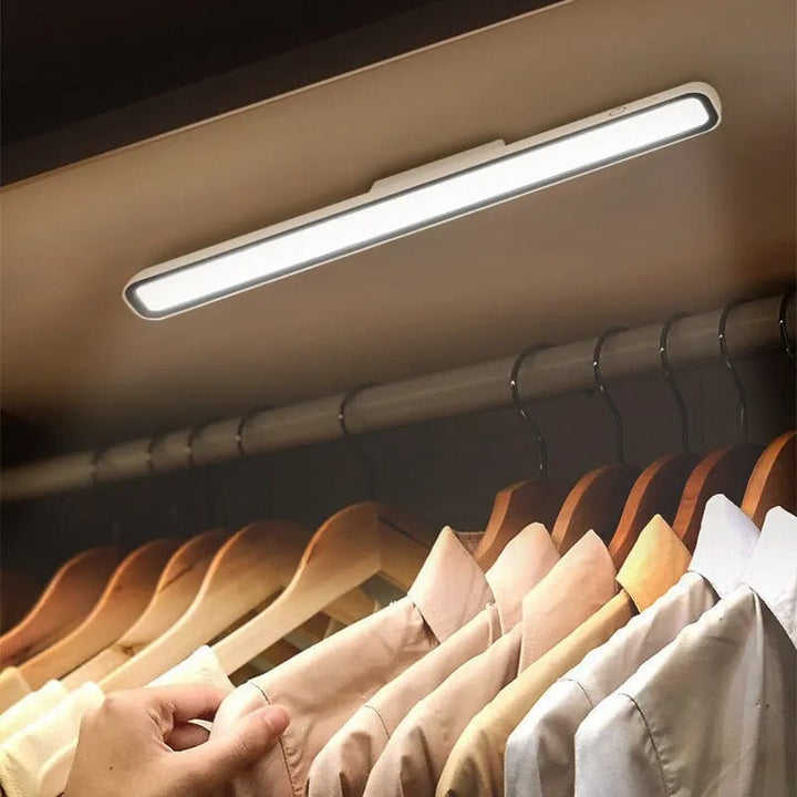 Skanto | GlowLine – Minimalistisk LED Lyslist med Innovativ Funksjonalitet