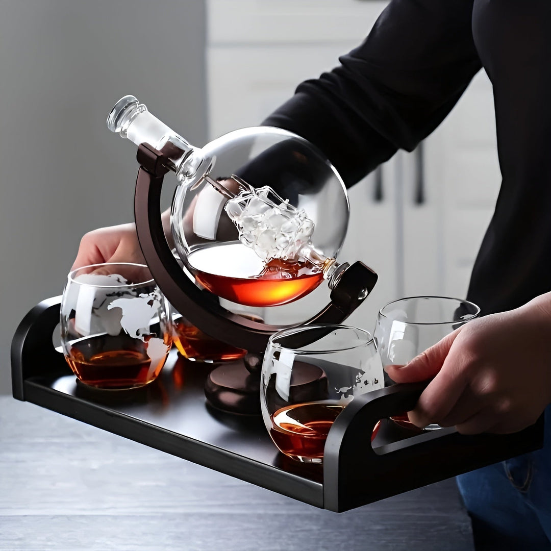 Kuleformet whiskykaraffelsett – blyfri karaffel med trestativ | Inkluderer 2 whiskyglass