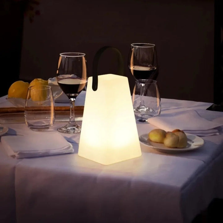 Skanto | LuminaFusion Lampe – Bærbar Vanntett Trådløs Bordlampe med Fjernkontroll