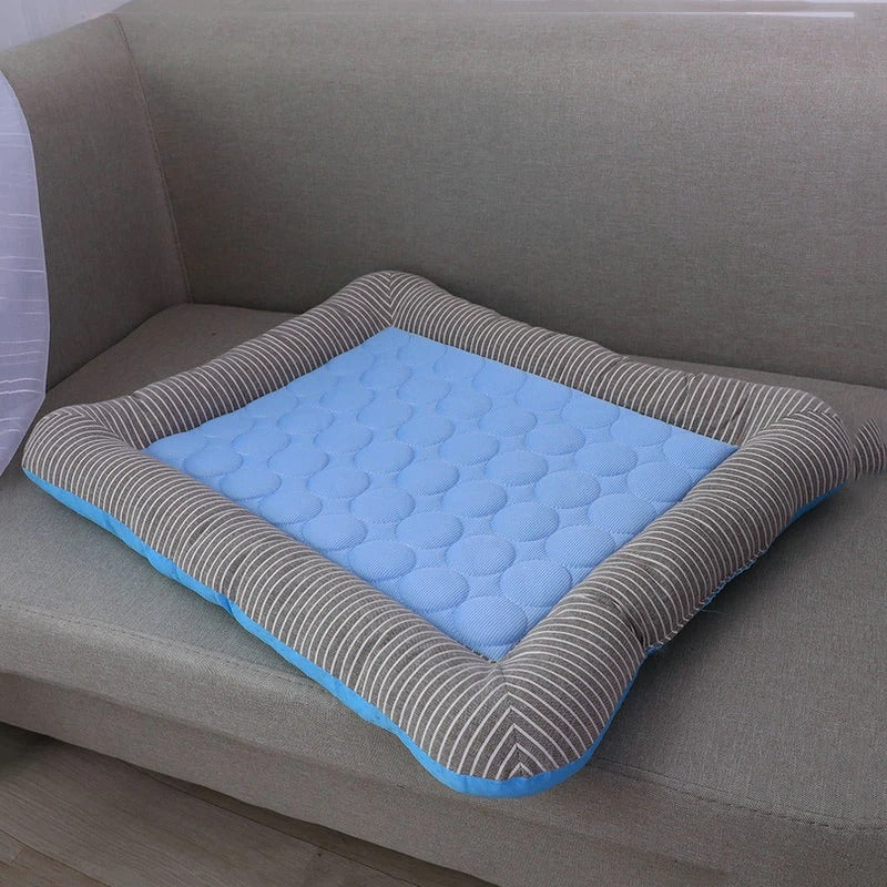 FurChill Frenchie Pustende Hundeseng – Kjølematte med Antiskli Bunn for Varme Dager | Skanto