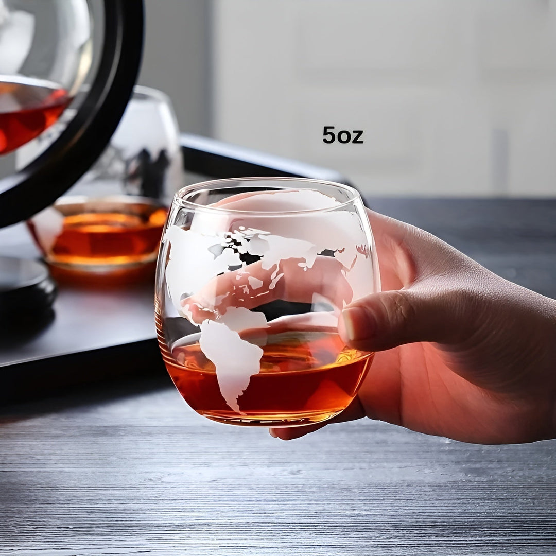Kuleformet whiskykaraffelsett – blyfri karaffel med trestativ | Inkluderer 2 whiskyglass