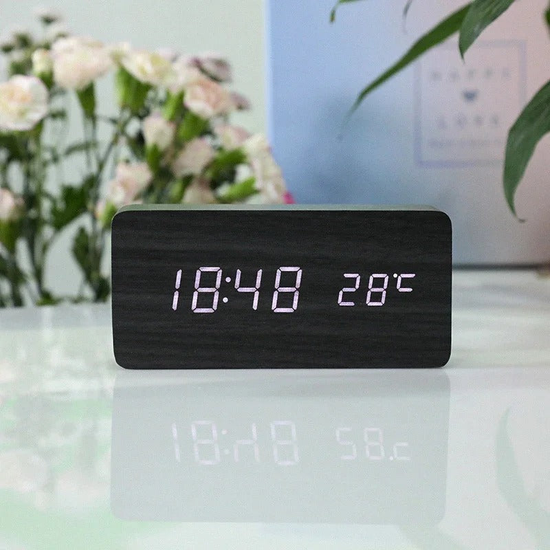 Skanto | Minimalistisk LED Klokke | Tre