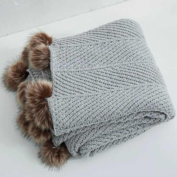 Skanto | KnitPom - Søtt Pompon Chenille Teppe