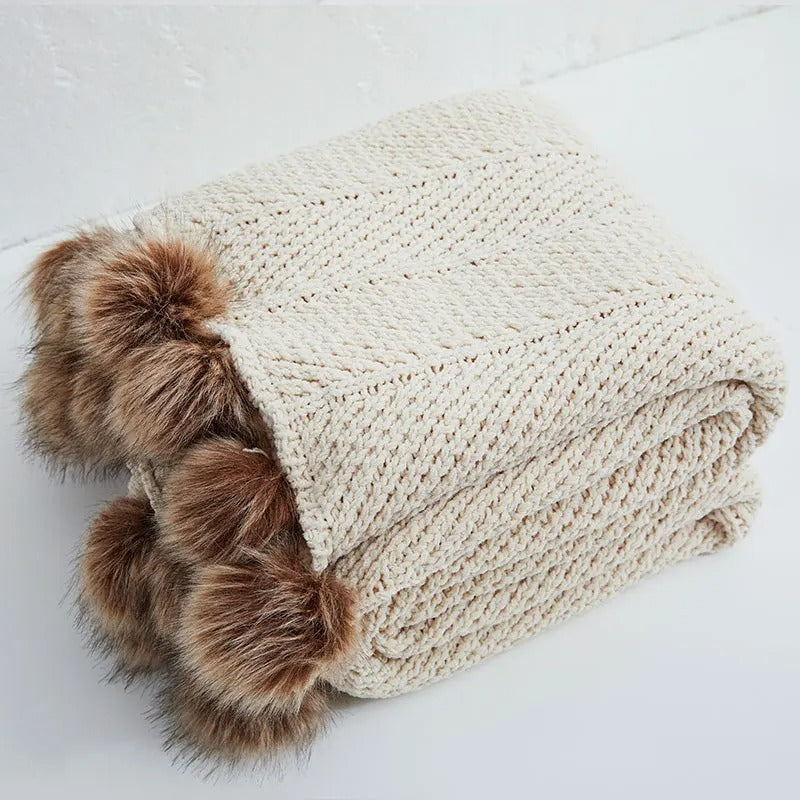 Skanto | KnitPom - Søtt Pompon Chenille Teppe