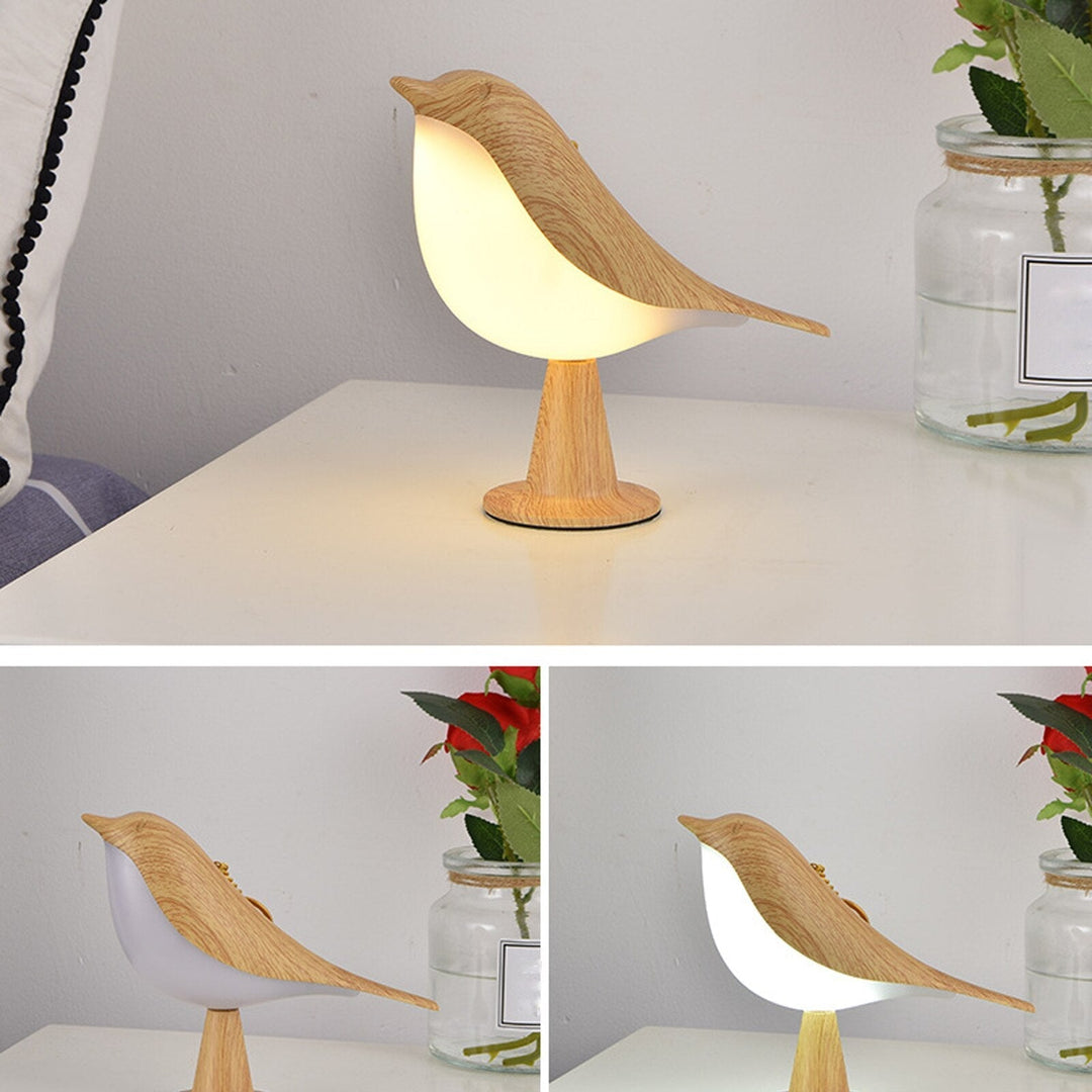 Skanto | Moderne Tre LED Bordlampe Fugl Design