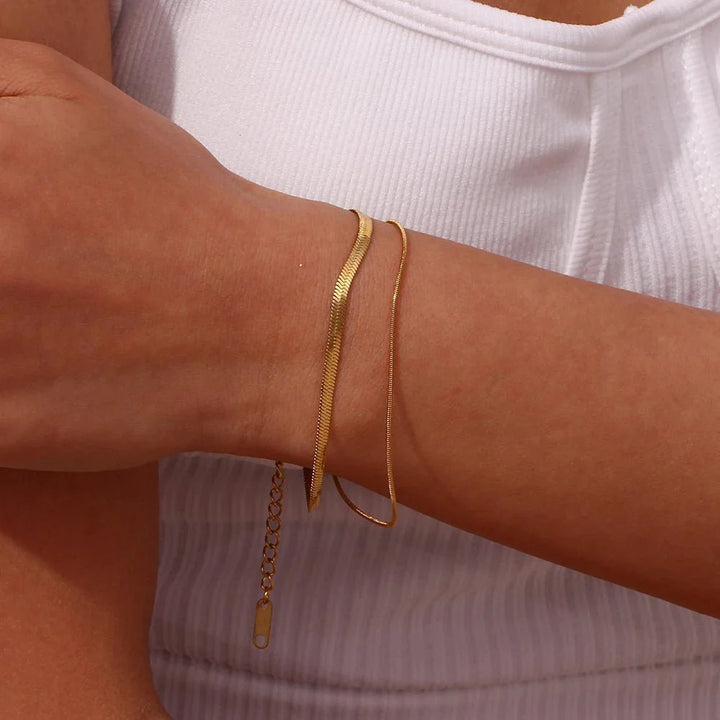 Skanto | Minimal Herringbone & Delikat Slangekjede Lagdelt Armbånd