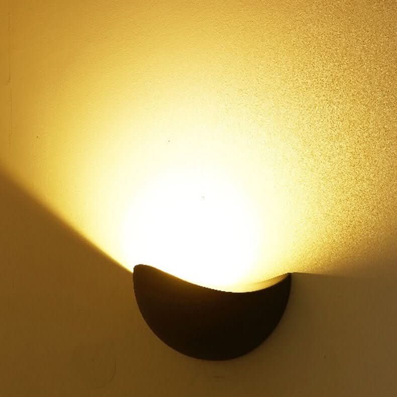 Skanto | Minimalist Halvrund LED Vegglampe – Moderne Innendørs/Utendørs Lampe