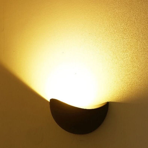 Skanto | Minimalist Halvrund LED Vegglampe – Moderne Innendørs/Utendørs Lampe