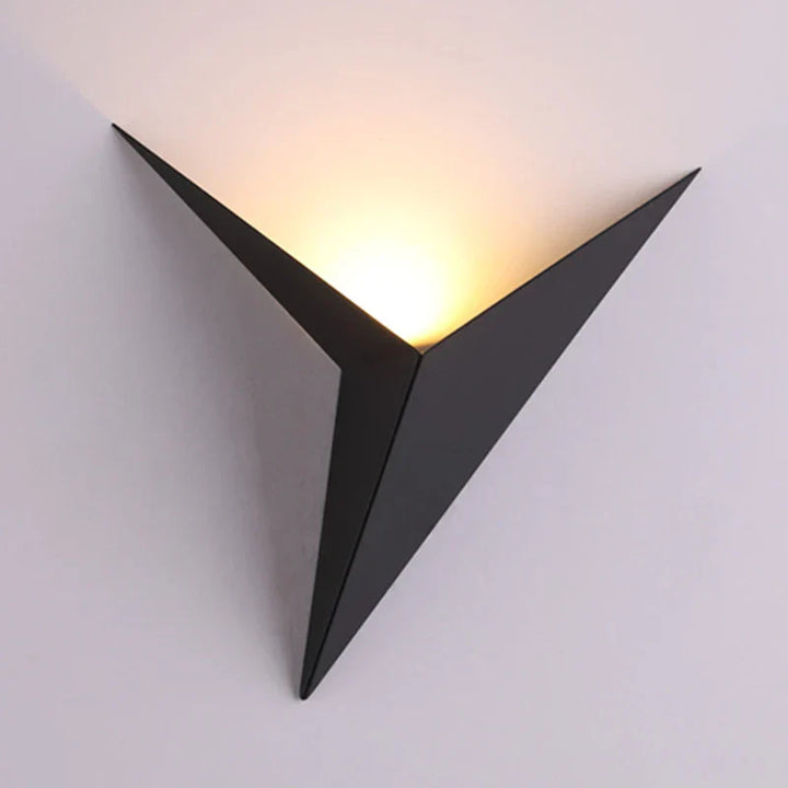 Skanto | Moderne Triangulær Vegglampe - TrigoLux