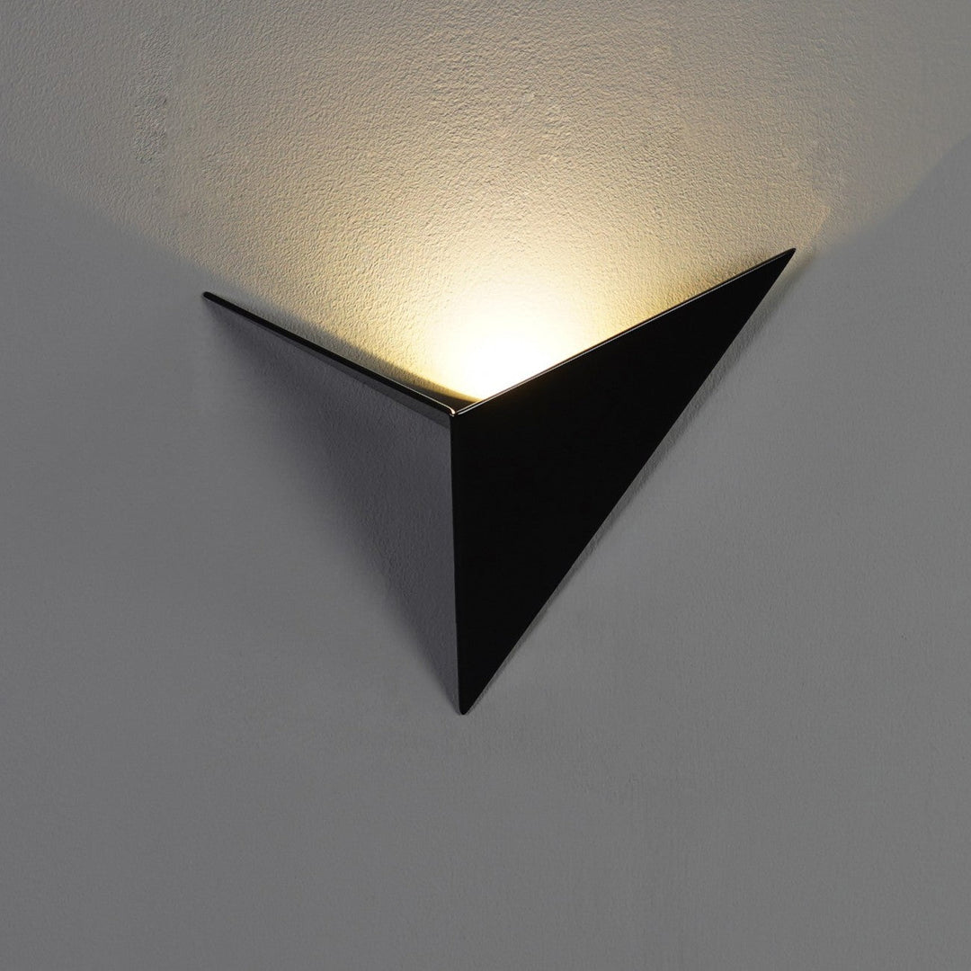 Skanto | Moderne Triangulær Vegglampe - TrigoLux