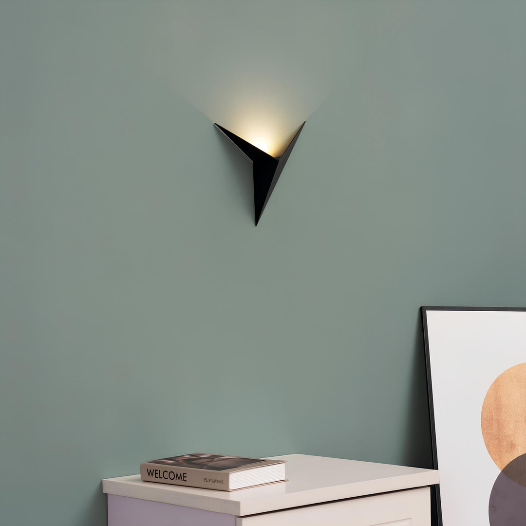 Skanto | Moderne Triangulær Vegglampe - TrigoLux