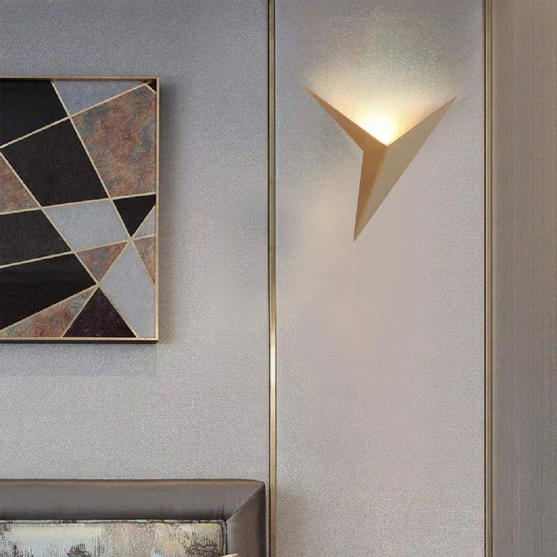 Skanto | Moderne Triangulær Vegglampe - TrigoLux