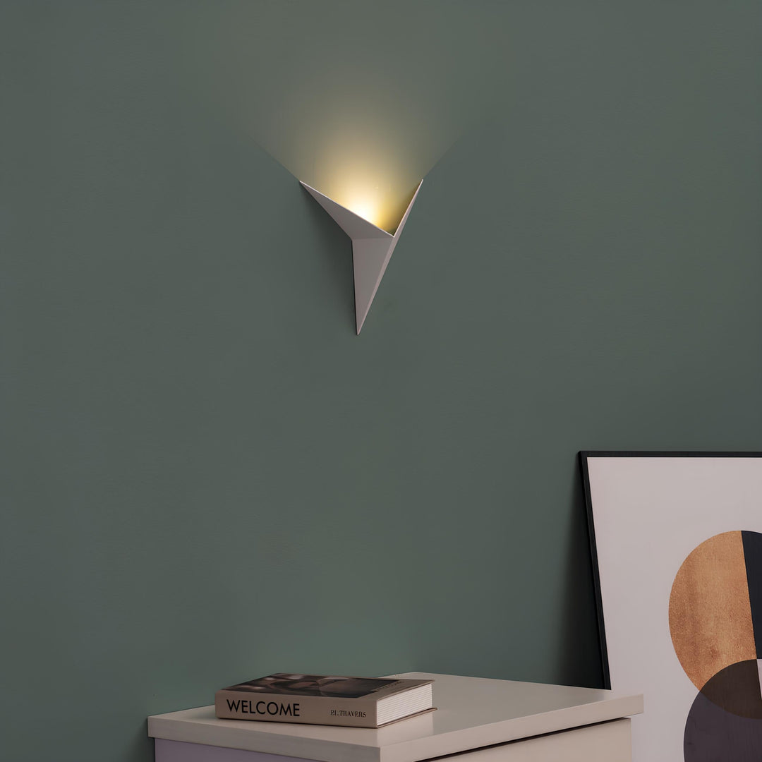 Skanto | Moderne Triangulær Vegglampe - TrigoLux