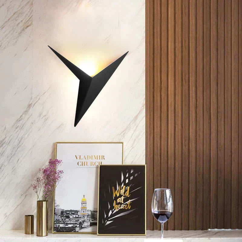 Skanto | Moderne Triangulær Vegglampe - TrigoLux