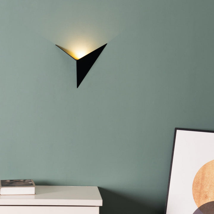 Skanto | Moderne Triangulær Vegglampe - TrigoLux