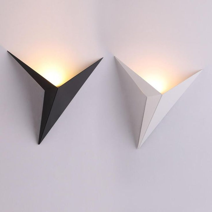 Skanto | Moderne Triangulær Vegglampe - TrigoLux