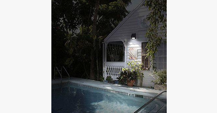 Skanto | Solar LED Sensor Vegglampe – Gjør din del for miljøet og øk sikkerheten i området ditt
