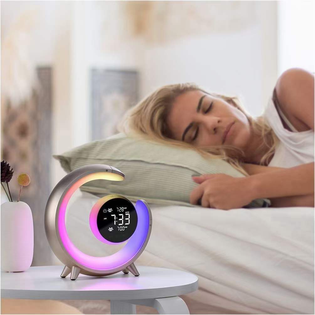 Skanto | Multifunksjonell Nattlampe med RGB & Vekkerklokke Funksjon – Lumivo