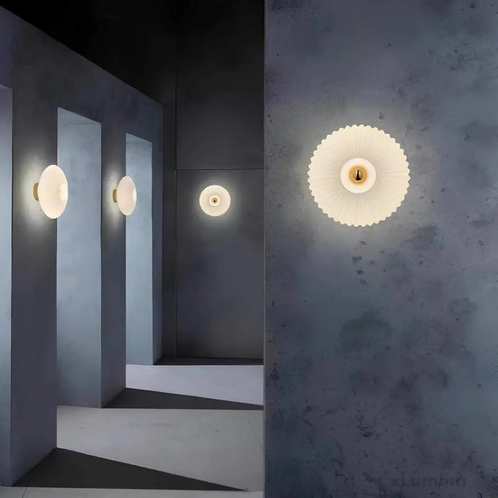 Skanto | – Glass med bølgete lys vegglampe