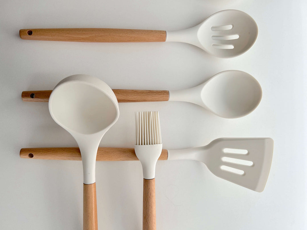 Ungiftiges, BPA-freies Silikon-Kochgeschirr-Set mit Holzgriffen Lattea