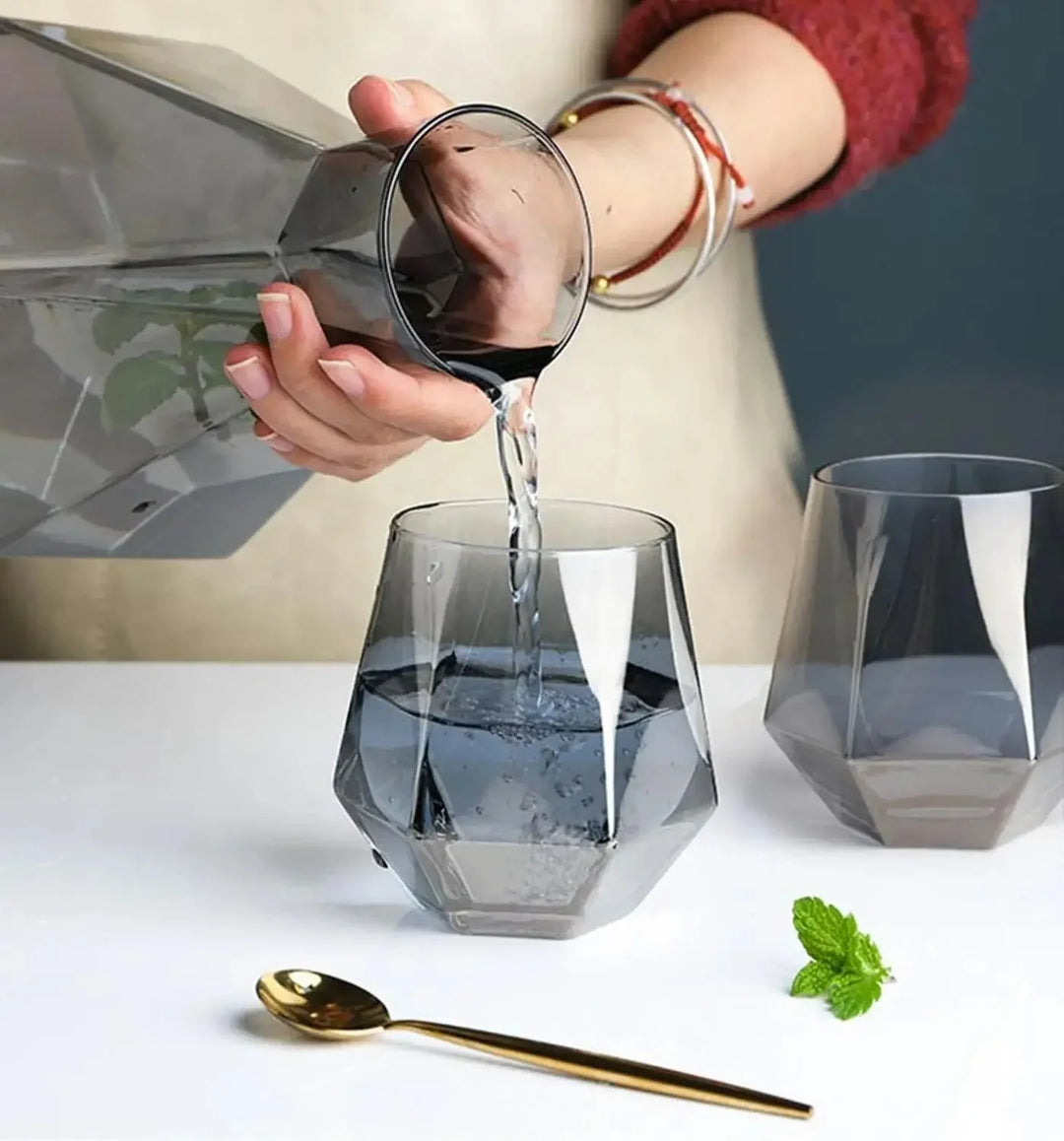 Nordisk prisme glasskaraffel med trelokk | Skanto