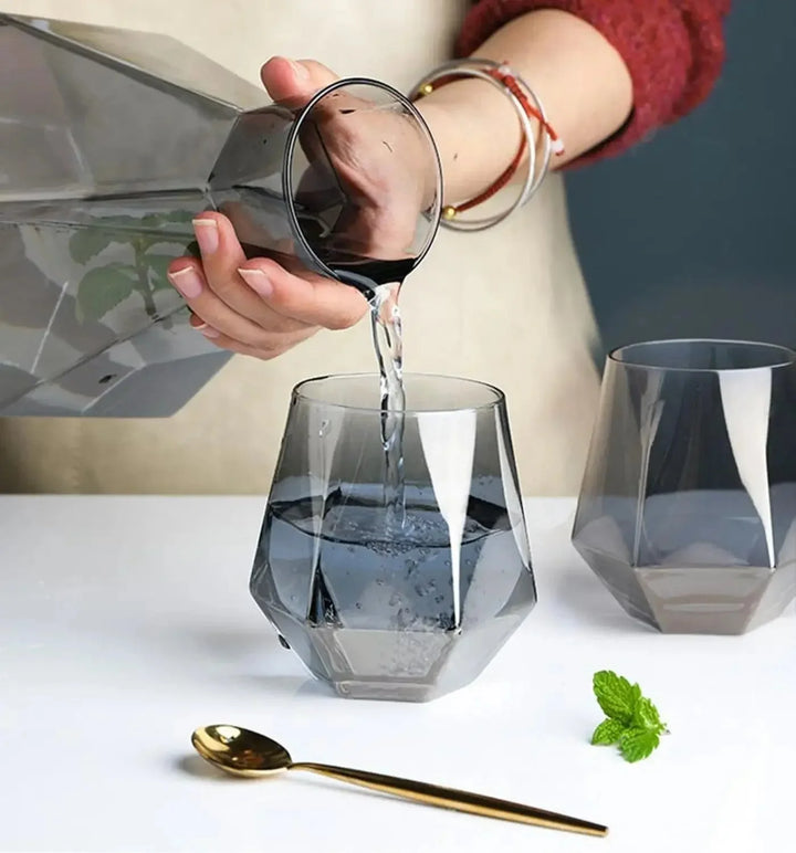 Nordisk prisme glasskaraffel med trelokk | Skanto