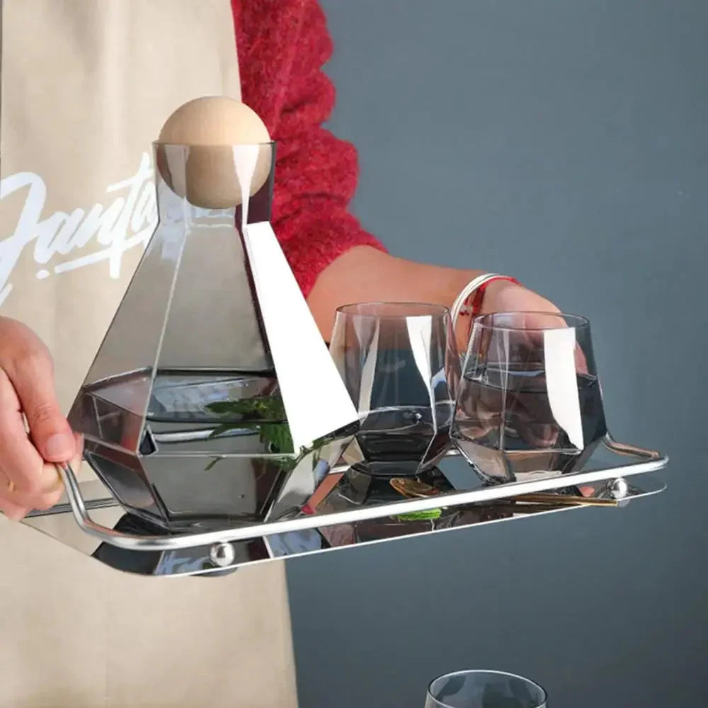 Nordisk prisme glasskaraffel med trelokk | Skanto