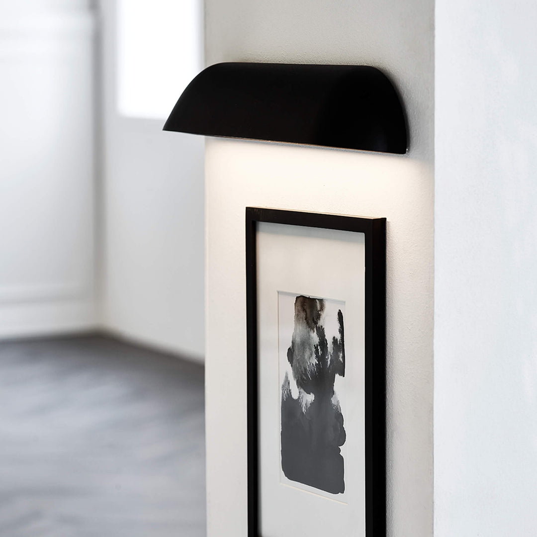 Skanto | Svart LED Vegglampe - Ideell for Utendørs og Innendørs