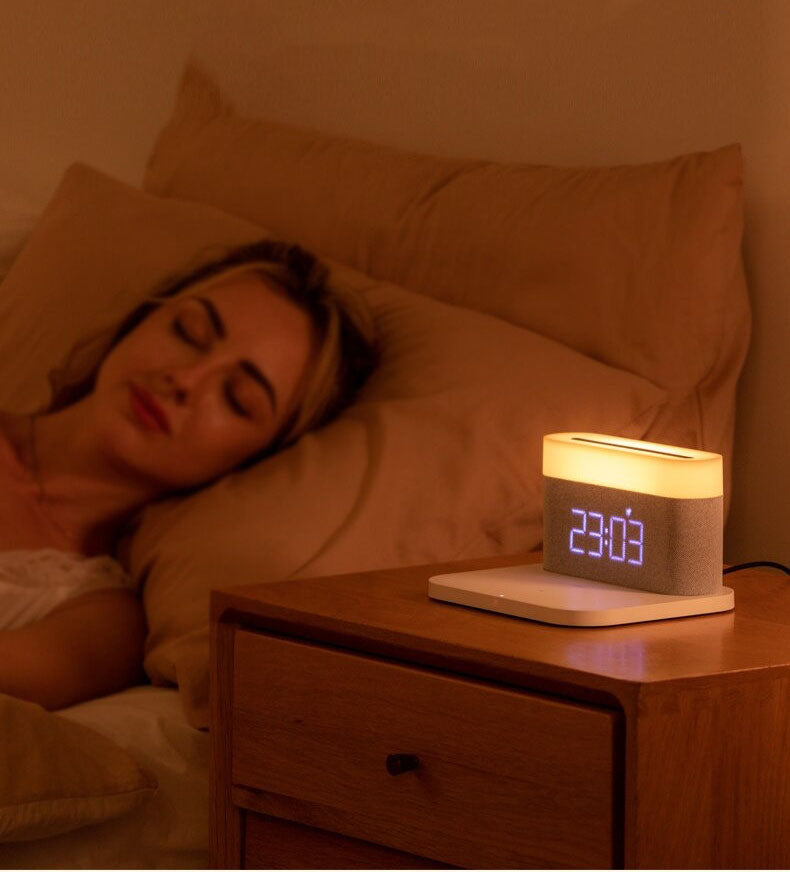 Skanto | 3-i-1 Trådløs Lader, LED Lampe & Digital Vekkerklokke | Rask Lading Dock