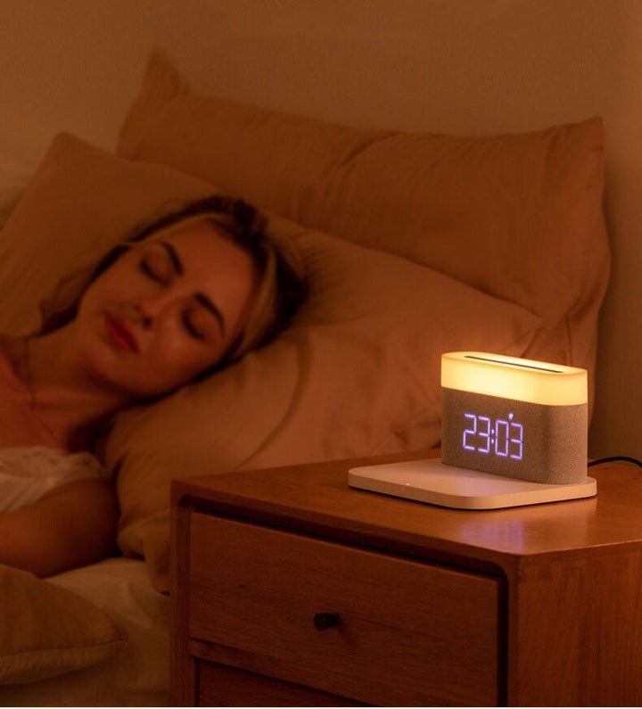 Skanto | 3-i-1 Trådløs Lader, LED Lampe & Digital Vekkerklokke | Rask Lading Dock