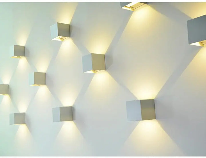 Oppladbar vegglampe med sensor