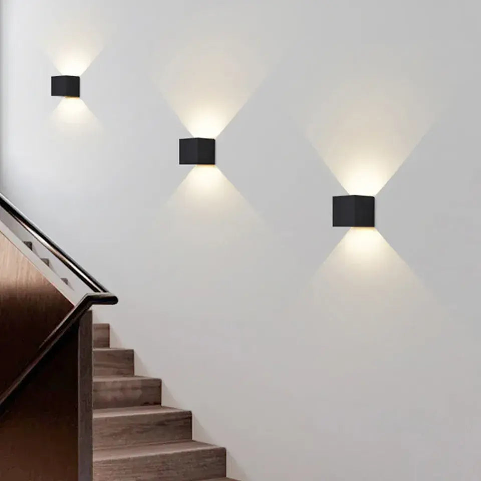 Oppladbar vegglampe med sensor